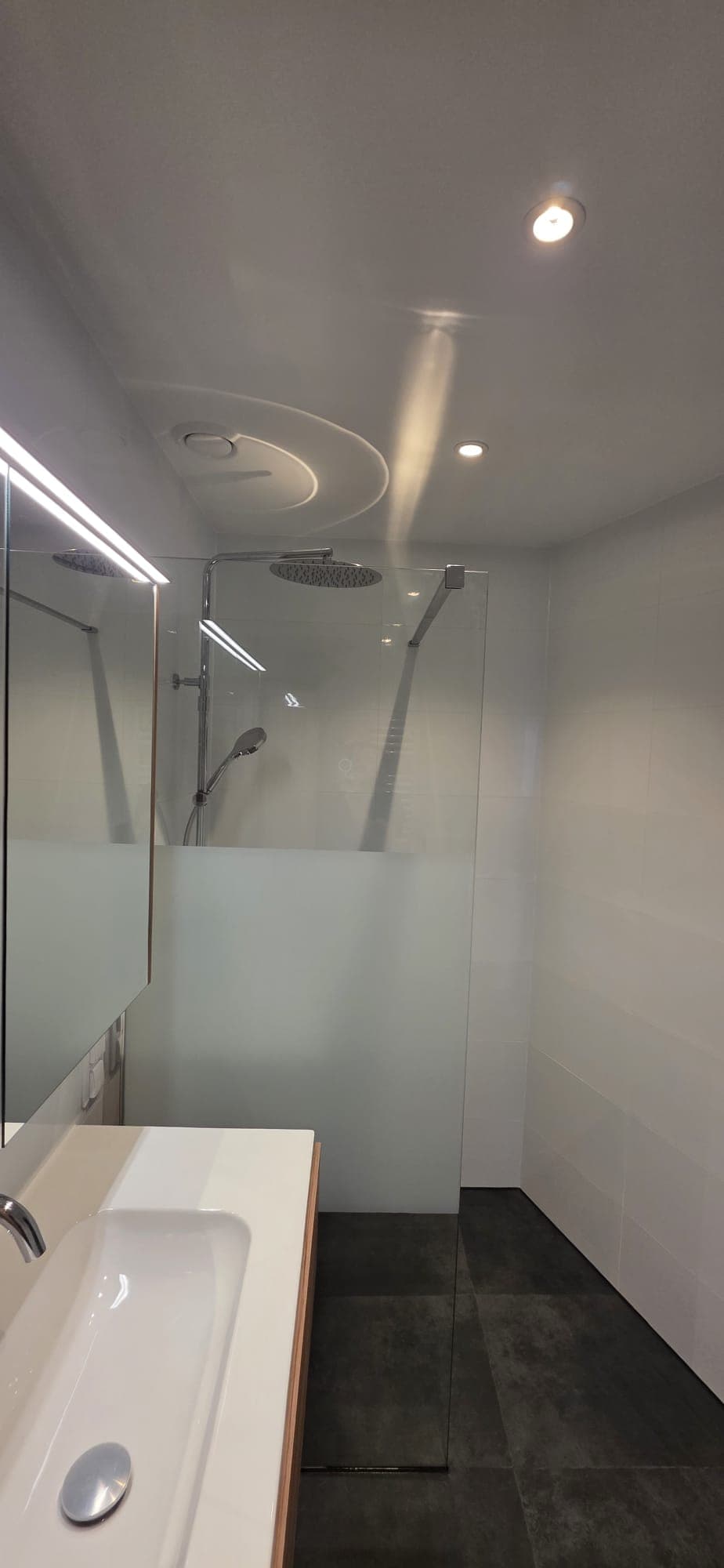 Badkamer in walnoot & natuursteen — 3
